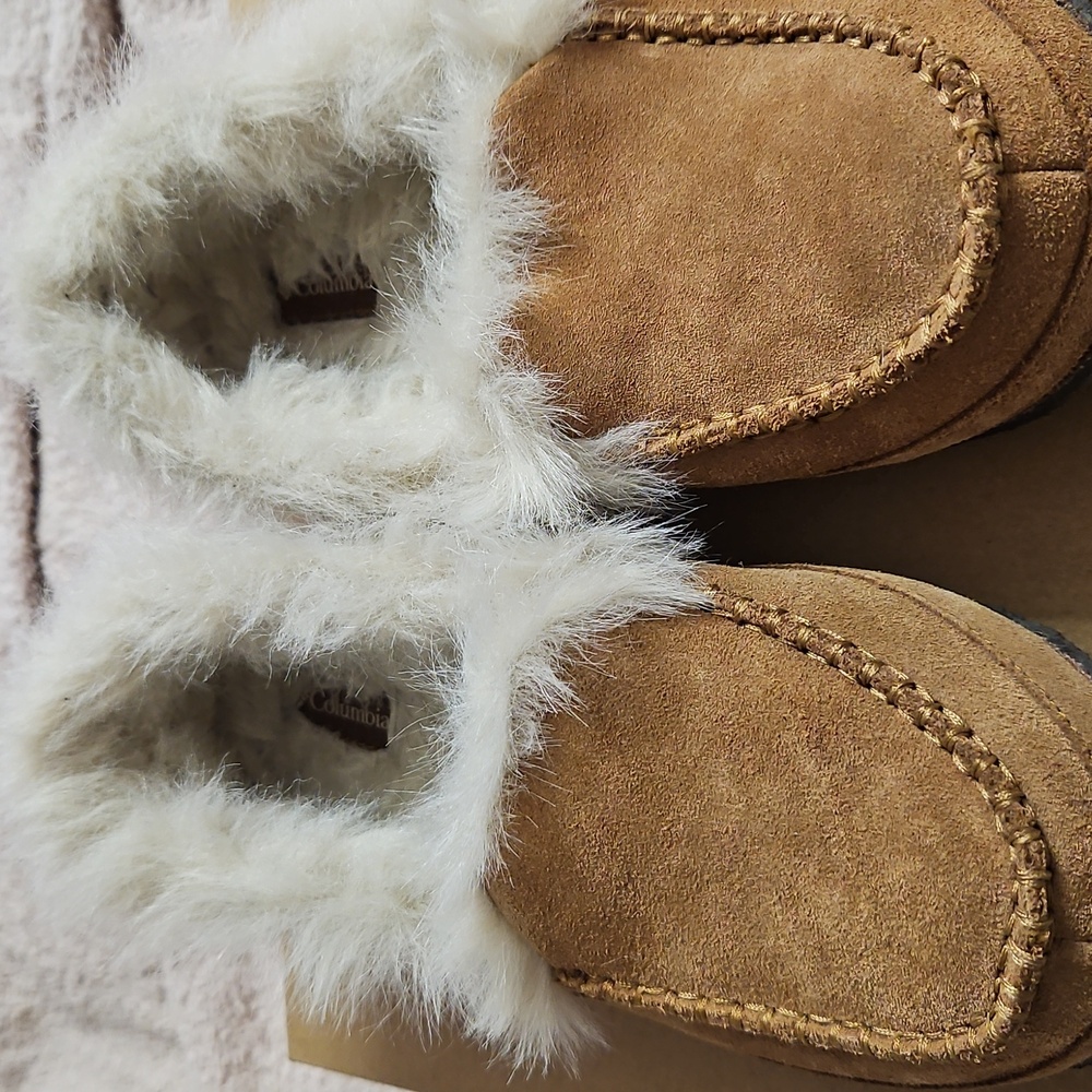 NWOT COLUMBIA SLIPPERS
